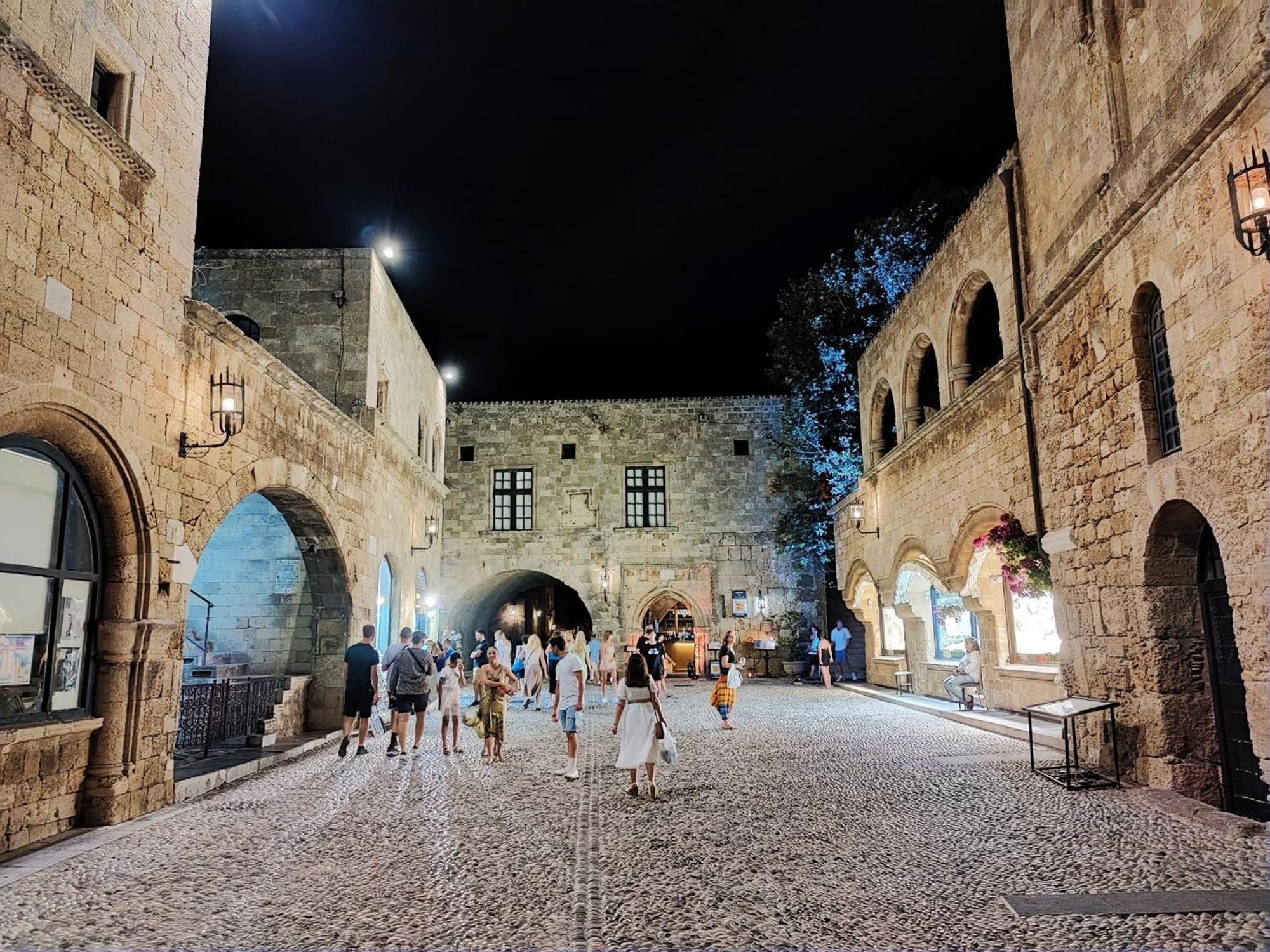 House With Garden In Of Rhodes * Rhodes City